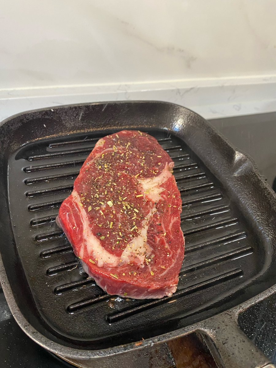 aassMonica's tweet photo. What is the experience of making a steak inside your home for the first time? #Learning for the first time https://t.co/e8EQQrUYw9