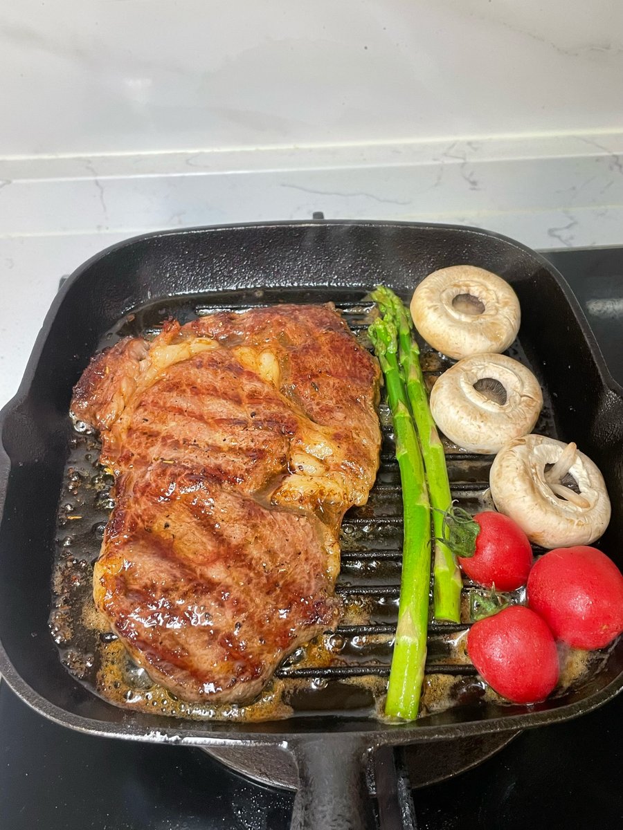 aassMonica's tweet photo. What is the experience of making a steak inside your home for the first time? #Learning for the first time https://t.co/e8EQQrUYw9