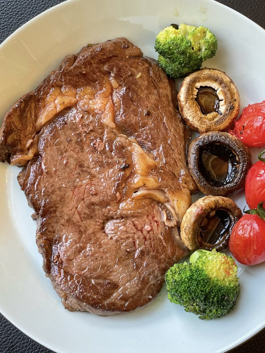 aassMonica's tweet photo. What is the experience of making a steak inside your home for the first time? #Learning for the first time https://t.co/e8EQQrUYw9