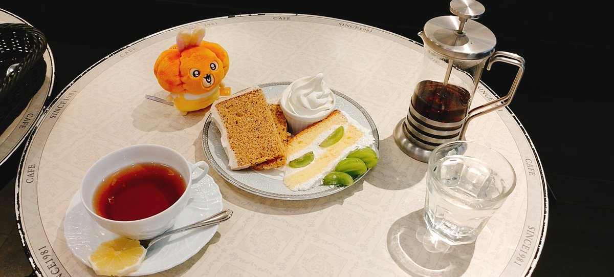 フゥン…