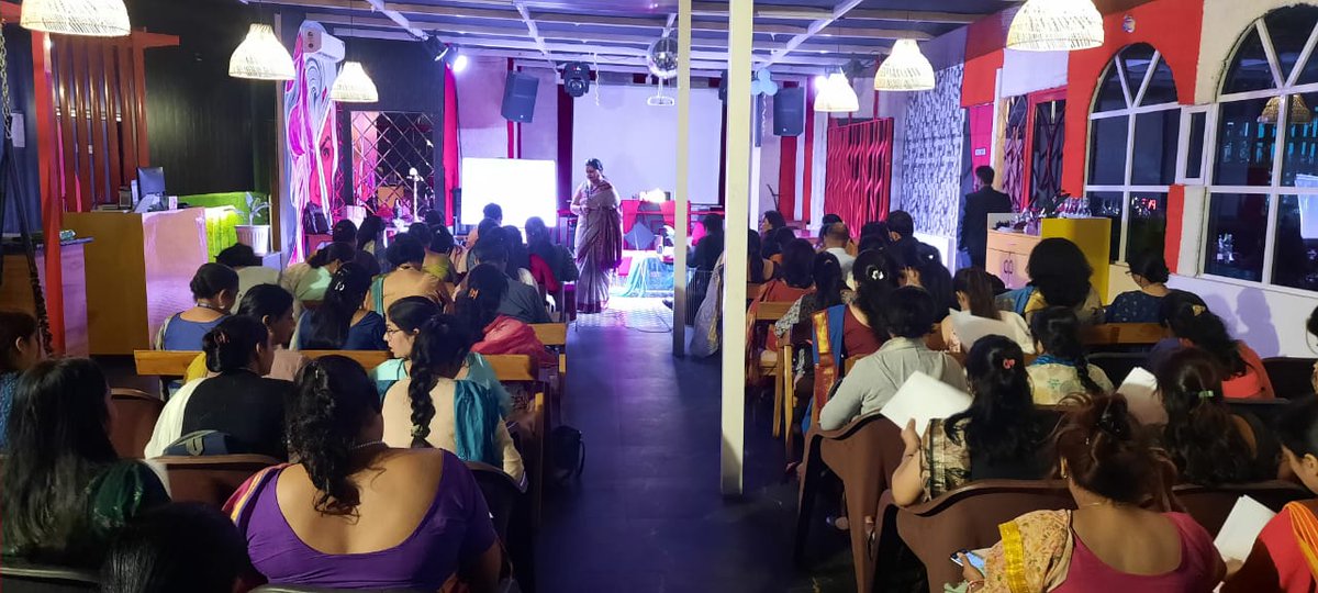 FullMarksPvtLtd's tweet image. 𝑯𝒊𝒏𝒅𝒊 𝒘𝒐𝒓𝒌𝒔𝒉𝒐𝒑 𝒄𝒐𝒏𝒅𝒖𝒄𝒕𝒆𝒅 𝒂𝒕 𝑫𝒆𝒉𝒓𝒂𝒅𝒖𝒏, 𝒘𝒊𝒕𝒉 𝑫𝒓. 𝑷𝒓𝒐𝒎𝒊𝒍𝒂 𝑪𝒉𝒐𝒑𝒓𝒂 𝒔𝒆𝒓𝒗𝒊𝒏𝒈 𝒂𝒔 𝒕𝒉𝒆 𝑹𝒆𝒔𝒐𝒖𝒓𝒄𝒆 𝑷𝒆𝒓𝒔𝒐𝒏. 𝑨 𝒕𝒐𝒕𝒂𝒍 𝒐𝒇 100+ 𝒕𝒆𝒂𝒄𝒉𝒆𝒓𝒔 𝒂𝒕𝒕𝒆𝒏𝒅𝒆𝒅.
#workshops2023 #workshops #hindi #hindiworkshop