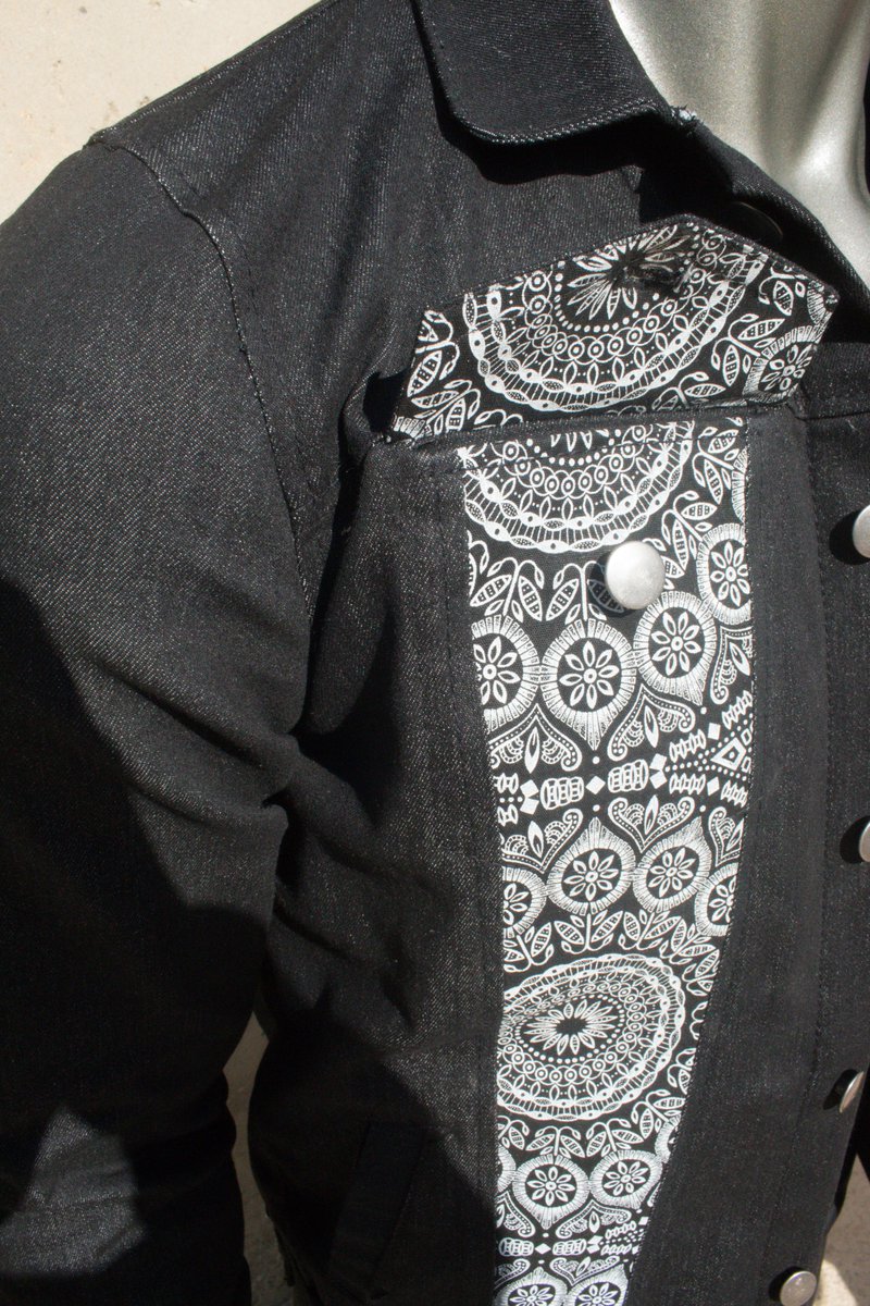 ModisaDesigns's tweet image. Purchase this gorgeous back demin jacket with seshweshwe print for R850 and I will throw in a matching designer cap for free.

contact me on 0685593651 to place an order.

Ndlozi |Thuli |Du Pont | djsbu |Soweto | Sprinboks | Pretoria | Uncle Waffies |