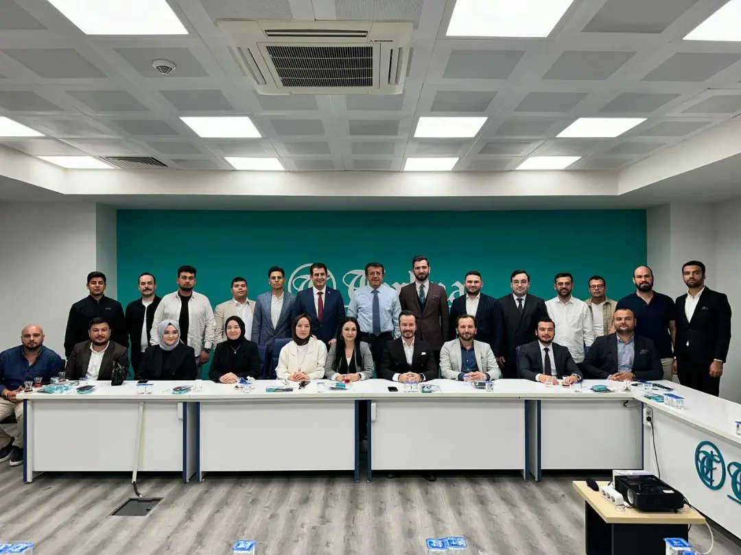 📍İl başkanımız <a href="/osmannazlier/">Osman Nuri Nazlıer</a> ve Yönetim kurulu üyeleri ile birlikte Genel Başkan Yardımcımız (MYK) <a href="/ZeybekciNihat/">Nihat Zeybekci 🇹🇷</a> başkanımıza hayırlı olsun ziyaretinde bulunduk. 

Kıymetli Bakanımıza misafirperverliği için teşekkür ediyoruz.