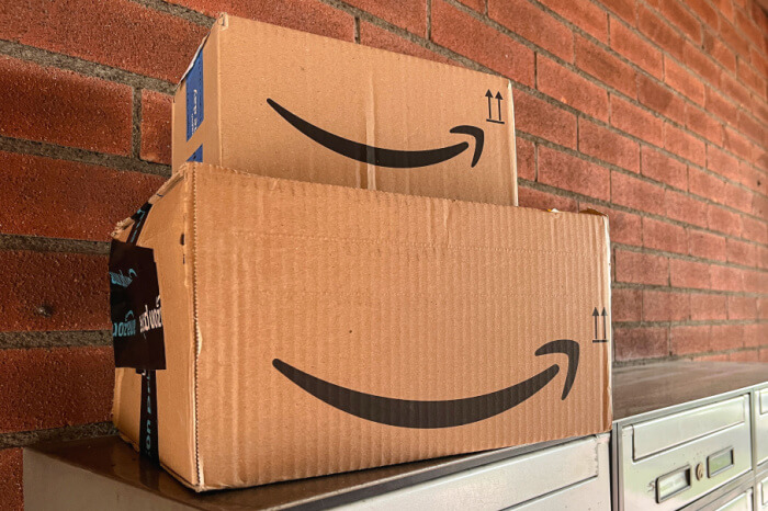 AmazonWatchblog's tweet image. Neue Rücksendegebühren: #Amazon will offenbar, dass Kunden ihre Retouren unverpackt bei DHL oder UPS einreichen 📦👀

👉 hubs.ly/Q025BQT30

#Retoure #Rücksendung #Verpackung #Ecommerce