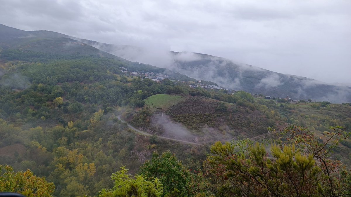 Esta semana en nuestras montañas se van a prodigar imagenes como ésta, en que la humedad va a ser la nota dominante. Puede parecer Galicia pero es Oencia, en #LeónESP