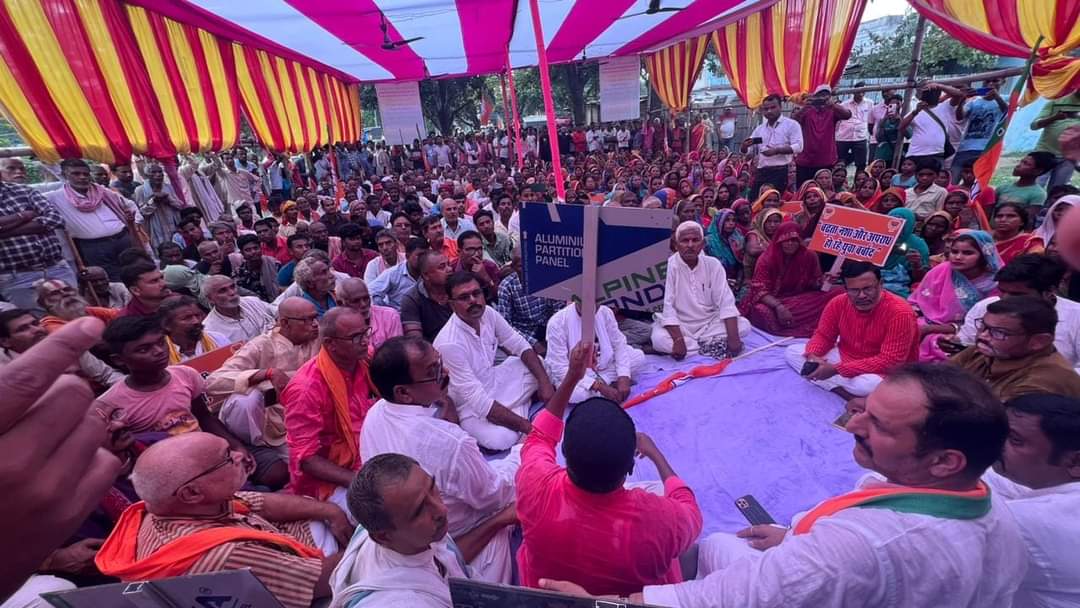 Niraj Kumar Singh( मोदी का परिवार) (@ministernsbablu) on Twitter photo आज छातापुर प्रखंड मुख्यालय में स्थानीय जनसमस्याओं को लेकर बिहार की भ्रष्ट सरकार के विरुद्ध भाजपा सुपौल के जिलाध्यक्ष श्री नरेन्द्र ऋषिदेव जी सहित भाजपा सुपौल के सभी साथियों के साथ जन-आक्रोश मार्च एवं धरना प्रदर्शन में भाग लिया।
<a href="/BJP4Bihar/">BJP Bihar</a> <a href="/samrat4bjp/">Samrat Choudhary</a> <a href="/TawdeVinod/">Vinod Tawde</a> आज छातापुर प्रखंड मुख्यालय में स्थानीय जनसमस्याओं को लेकर बिहार की भ्रष्ट सरकार के विरुद्ध भाजपा सुपौल के जिलाध्यक्ष श्री नरेन्द्र ऋषिदेव जी सहित भाजपा सुपौल के सभी साथियों के साथ जन-आक्रोश मार्च एवं धरना प्रदर्शन में भाग लिया।
<a href="/BJP4Bihar/">BJP Bihar</a> <a href="/samrat4bjp/">Samrat Choudhary</a> <a href="/TawdeVinod/">Vinod Tawde</a>