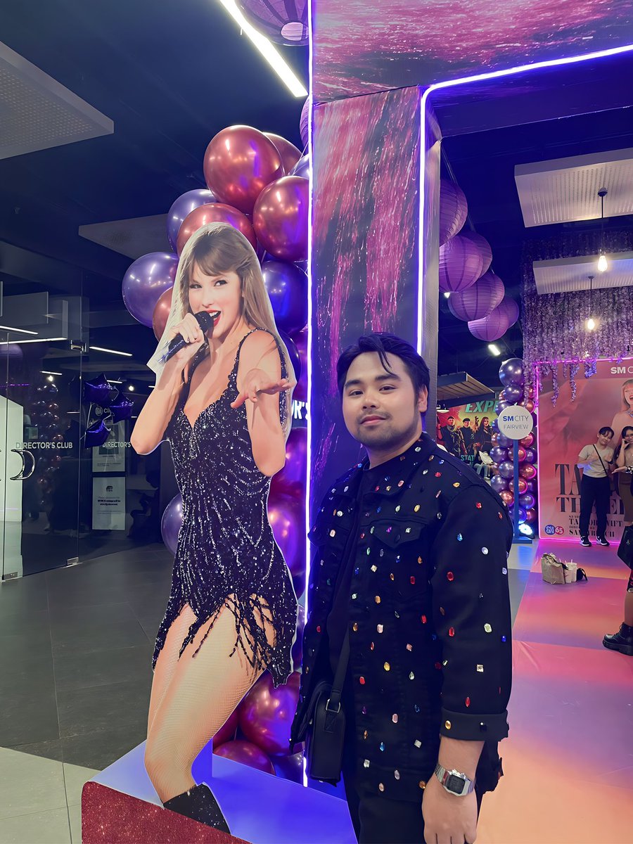 _JordanTamayo's tweet photo. Rare tweet because even though this is just a concert film, my heart is so happy. 🥹

💚💛💜❤️🩵🖤🩷🩶🤎💙

#Bejeweled
#TheErasTourFilm
#TheErasTour
#TaylorSwift https://t.co/lPrvnpxrol