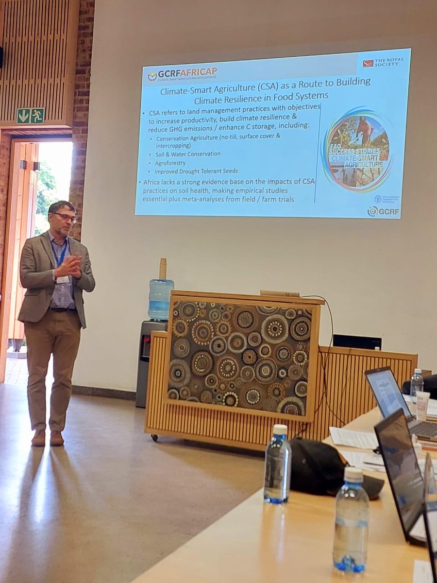 Climate-smart food systems conversations with ⁦<a href="/UPTuks/">University of Pretoria</a>⁩ ⁦<a href="/FutureAfricaUP/">Future Africa Platform</a>⁩ for Climate, Land, Agriculture &amp; Biodiversity Summer School with my input from our ⁦<a href="/fosta_health/">FoSTA Health project</a>⁩ Malawi 🇲🇼 water - energy - food challenges w/ ⁦<a href="/mustmalawi/">MUST</a>⁩ ⁦<a href="/KulimaIDS/">Kulima IDS @kulimaids.bsky.social</a>⁩