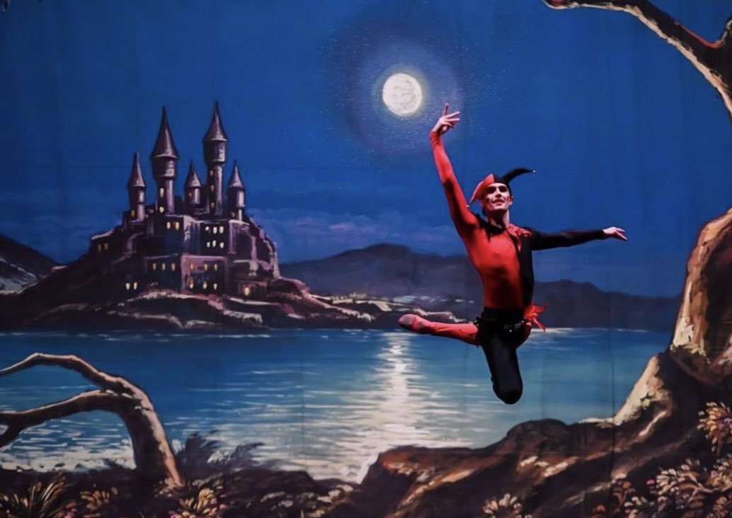 sharron_honey's tweet image. Monday just keeps getting better and better...... The boys debut as Jester in swan lake ❤️🖤❤️🖤 #ballet #proudmomma