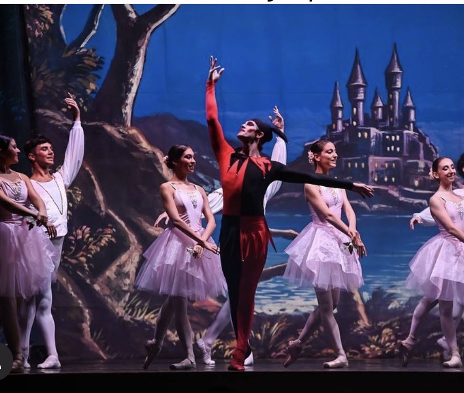 sharron_honey's tweet image. Monday just keeps getting better and better...... The boys debut as Jester in swan lake ❤️🖤❤️🖤 #ballet #proudmomma