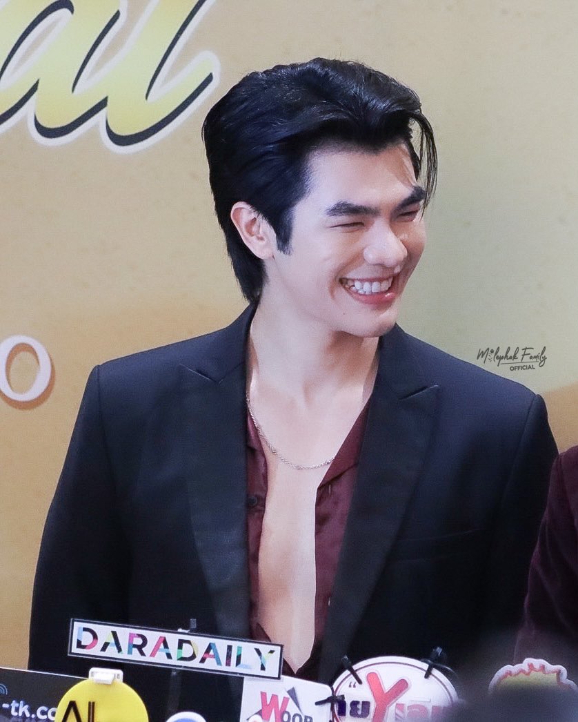 Cute or Handsome 

FH ROYAL X MILE #FHRoyal_TWJxMileApo 
#MilePhakphum 
<a href="/milephakphum/">mile phakphum</a>