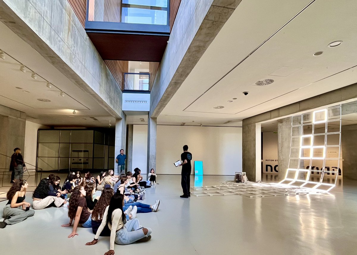 BalbasMarta's tweet photo. 11/10/23 Burgos 
🎨alumnos de bachillerato de Artes y 4º ESO del @IesVela 🎨visitaron la exposición de obras premiadas y seleccionadas del 26º concurso AXA Catedral de Burgos @FundacionAXA 🎨murales urbanos 🎨 y exposiciones del @cabdeburgos 🎨gran día de ARTE 🎨 https://t.co/u9DO8amLer