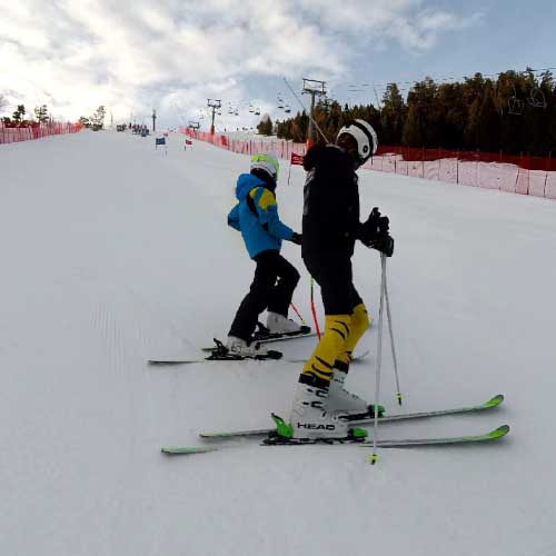 MACBaqueira's tweet photo. ¿𝐓𝐞 𝐠𝐮𝐬𝐭𝐚 𝐞𝐥 𝐞𝐬𝐪𝐮𝐢́ 𝐚𝐥𝐩𝐢𝐧𝐨?

A los 𝟖 𝐚𝐧̃𝐨𝐬 es cuando el deportista escogerá seguir el camino del esquí alpino para poder formarse en el mundo de la competición

¡¡¡Te esperamos en el #MACTeam!!!

Información en https://t.co/WqrWokoeUg
⛷️⛷️⛷️
#esqui #nieve https://t.co/pztxQLB2OL