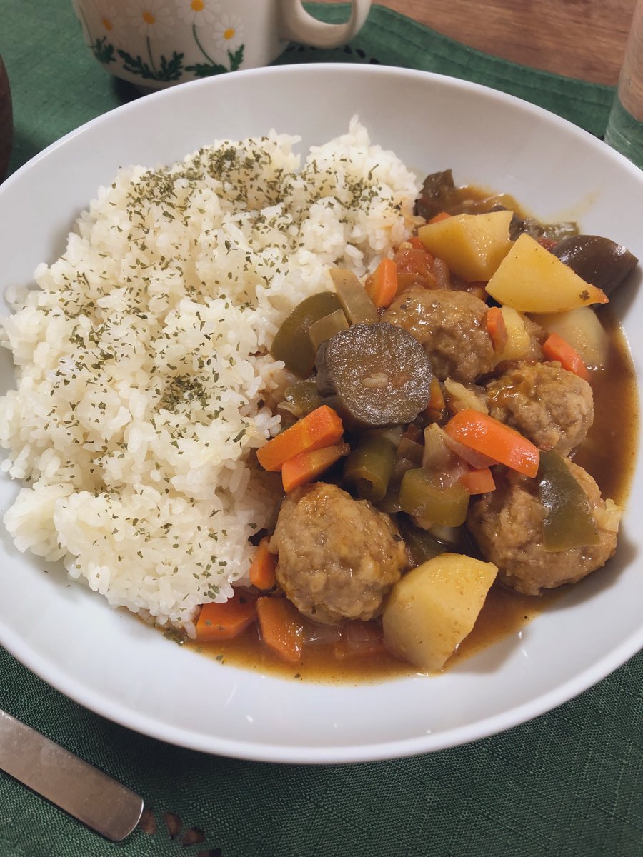 Mark3with_cO's tweet photo. 今日の晩御飯
卵のふわふわコンソメスープ
明太子ポテトサラダ
野菜たっぷりカレーライス
完成ですっ!!!
#3Cook https://t.co/R9OZpRxa9g