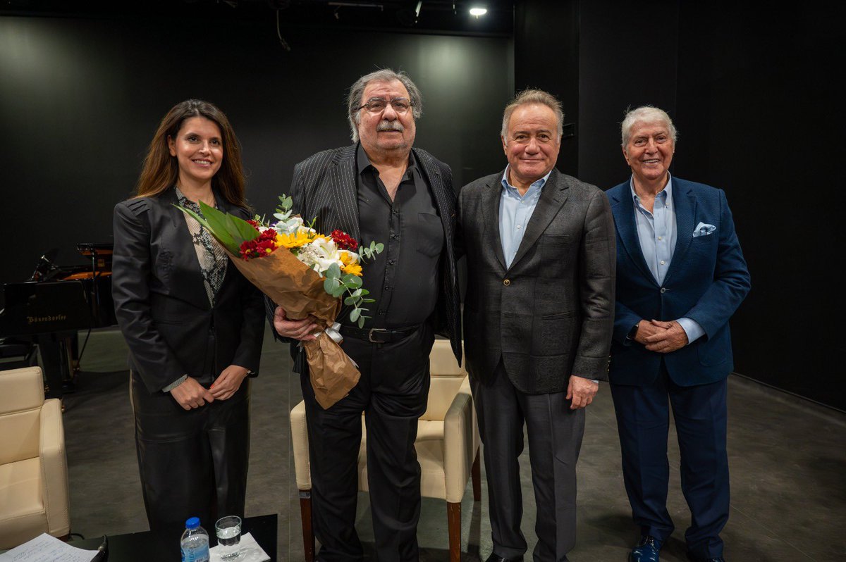 EnverYucel's tweet photo. BAU Konservatuvarımızda akademik yılın ilk dersini Türk Halk Müziği’nin usta ismi Arif Sağ verdi. Öğrencilerimize müzik konusunda bilgiler aktaran ve eğitimleriyle ilgili tavsiyelerde bulunan Arif Sağ’ı ağırlamaktan büyük  mutluluk ve gurur duydum. https://t.co/jOKb83lYn6