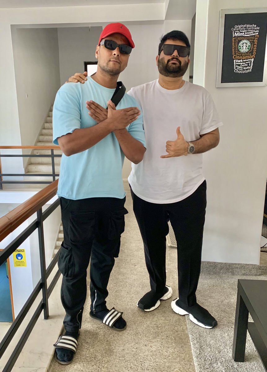 Cooked up something reallyyyy Spicyyyyyy with the one and only @MusicThaman sir. Stay connected! 🤫🦢 #నరనరానతెలుగుభాష #నాభాషేనాపొగరు #SwanSena #AbhinavaKavi #PranavChaganty