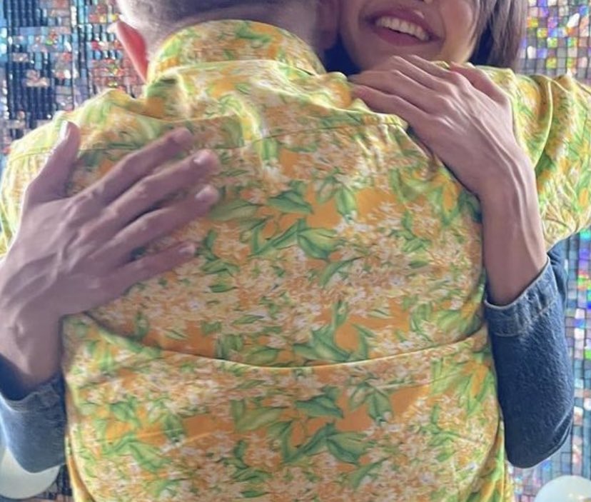 I will always simp over her hands