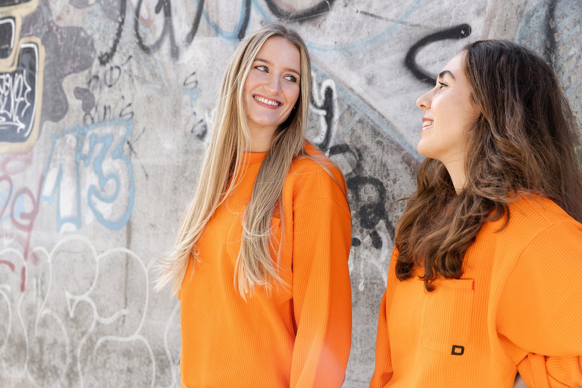 🧡 Orange really is the new black 🖤 What's your favourite item from the DreamHack Community Collection? 🤩 @ESLShop 👕 esl.gg/DH_Community