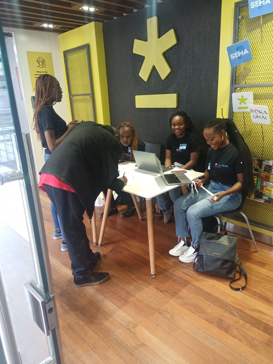 Wanjiku_MM's tweet photo. The registration desk. @cindy_kandie @steph_opala @purity_gwaro @VuyanziG @Sharonah_Ken https://t.co/LRKXaXS2PJ