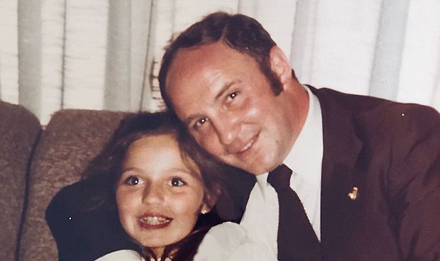 ConsuorF's tweet photo. #TalDiaComoHoy del 2000 #ETA asesinó en #Sevilla al doctor otorrinolaringólogo y teniente coronel Muñoz Cariñano, le descerrájaron varios tiros en la cabeza en su consulta. Con la descripción de sus pacientes se pudo detener a sus asesinos.

#memoriareciente

HILO ⤵️ https://t.co/95C5kWEEoh
