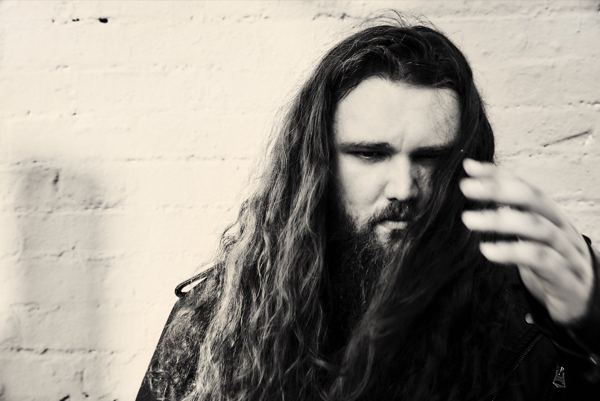 .<a href="/_oniofficial/">ONI</a>, 'The Silver Line' | Track By Track

Jake Oni guides us track by track through their latest album which includes collabs with <a href="/Kellinquinn/">K𝐞𝐥𝐥𝐢𝐧 Q𝐮𝐢𝐧𝐧</a>, <a href="/suecothechild/">sueco</a>, <a href="/SikthOfficial/">SIKTH</a> and more

rocksound.tv/features/oni-t…