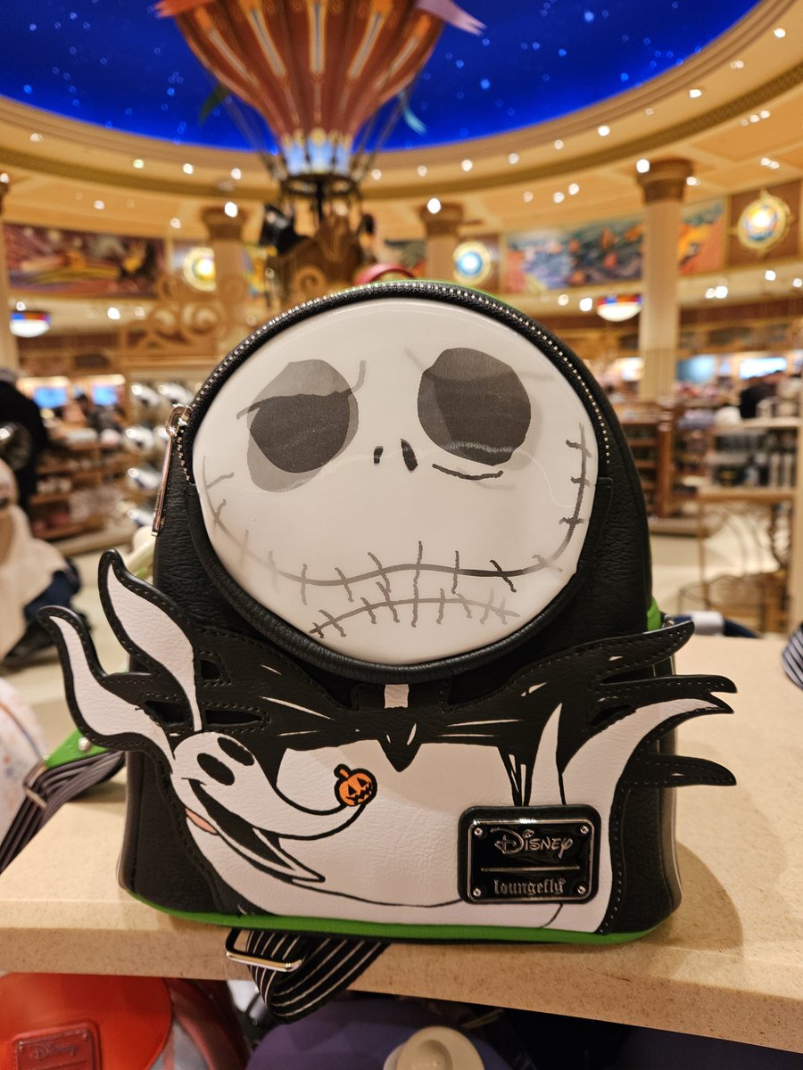 PaperManVolant's tweet photo. @Drakony_ Jai trouvé cette petite dinguerie hier à Disney vu que c'est la période halloween,  un sac Jack 😍 https://t.co/spoN86leqv