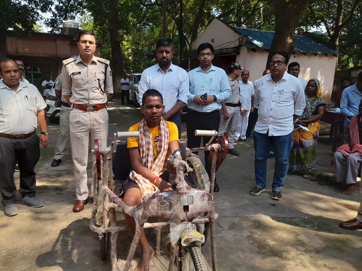 Ganjam_Admin's tweet photo. Joint Grievance Hearing of Collector, Ganjam &amp; SP, Ganjam was organized at Sub-Collector office, Bhanjanagar, in which various assistances were extended to beneficiaries and many grievances were redressed on the spot.

@CMO_Odisha
@MoSarkar5T
@IPR_Odisha https://t.co/vLelCHO4HY