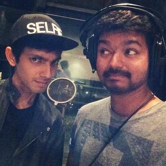 MANINP007's tweet photo. @actorvijay Anna and thalapathy Nenjil kudiirukkum #Nanba #Nanbis wishes the bloody sweet music director @anirudhofficial 🎂🎂🎂 many more happy returns of the day ani brother ❤️
#HBDAnirudh #LeoFDFS
#LeoFilm #ThalapathyVijay https://t.co/2Dv60KElkd