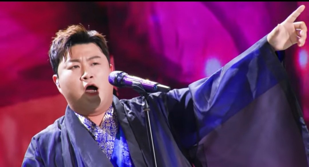 @hojoongofficial GREAT 김호중 
'상사화' 
심금을 울리네요😭
아~ 모란이 아~ 동백이
아~  세월이 휭 또 가도 
내안의 별님은 영원하리💜💜💜
김호중 응원합니다 😊
#김호중 
#KIMHOJOONG 
#GREAT김호중