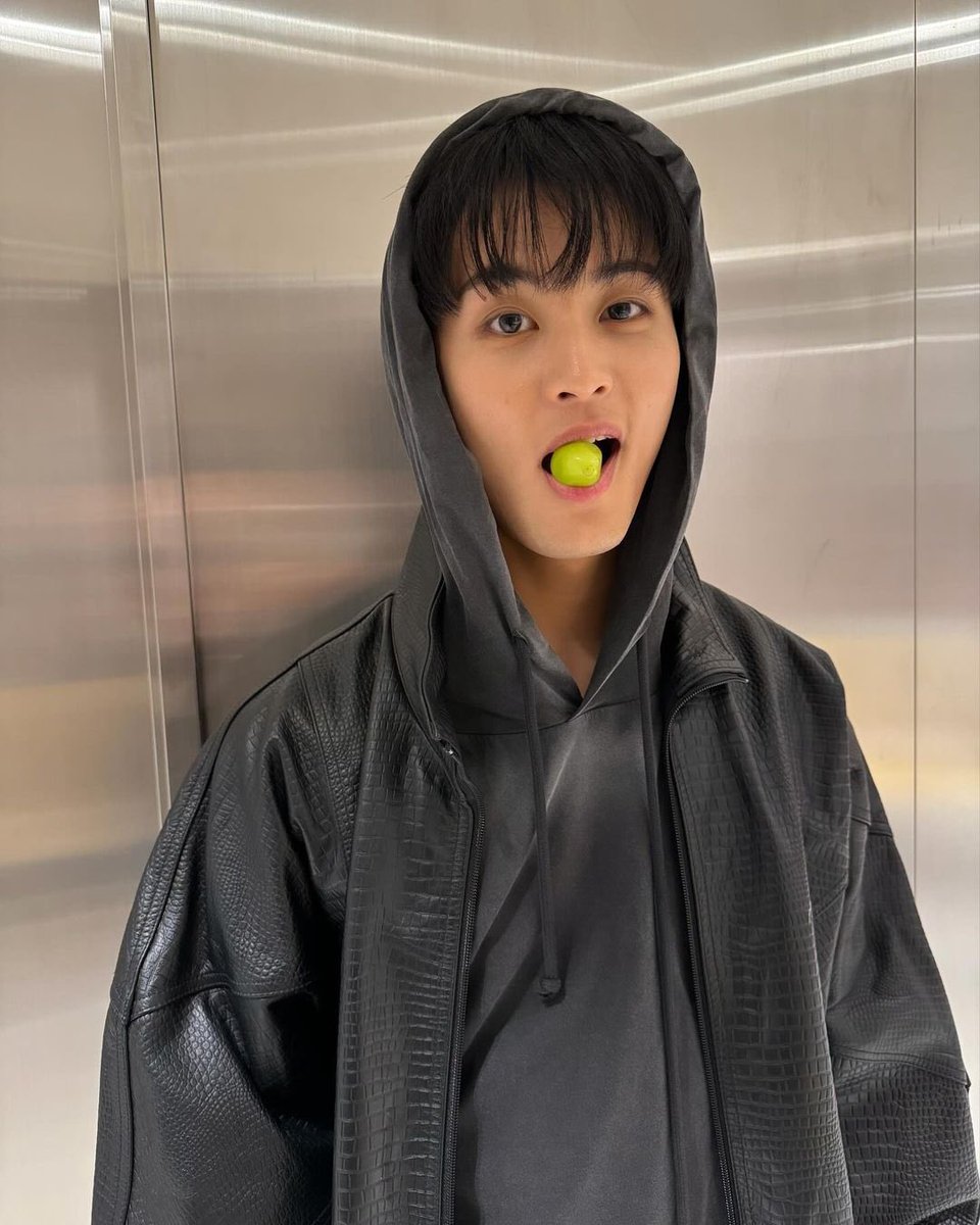 leo ٭ opeeen tweet media