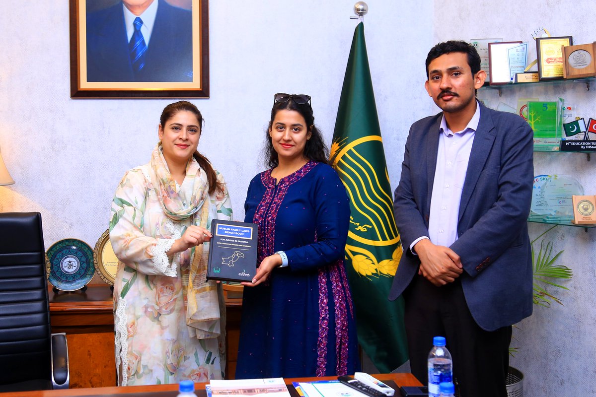 Director @musawiofficial , Barrister Khadija Bukhari & Legal Associate, Sajjad Nekokara met with Chairperson CPWB @SarahAhmad_CPWB . Barrister Khadija presents the Bench Book compiled on family law in Pakistan with a focus on women and child marriages.