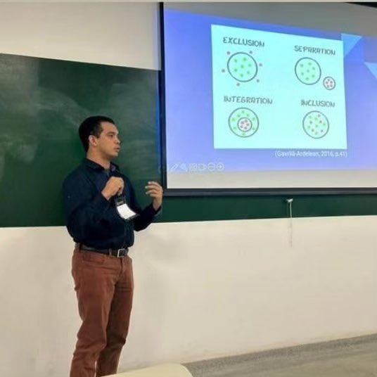 HondurasGlobal's tweet photo. Offir es un verdadero ejemplo de esfuerzo y dedicación individual y académica, y un gran ejemplo a emular.
#hondurasglobal #honduras #offirromero #ciencia #matematica #pedagogia #enseñanza #discapacidad #universidad #educación #esfuerzo #perseverancia #dedicacion #tegucigalpa https://t.co/RCUAdg7iSk