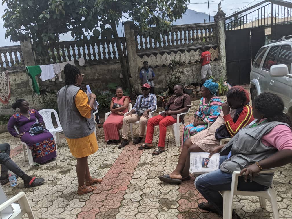 ActionGender's tweet photo. Engaging in a dialogue with community members and leaders of Nkongsamba and Bonalea on the need to promote women's SRHR and their role in encouraging the acceptance of women's #SRHR in the community. @amplifyfund @reachoutdev1 @MenengageC https://t.co/Rn9IagBCII