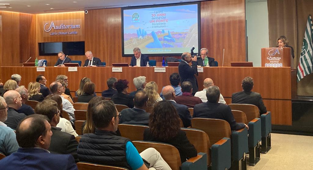 CafCisl's tweet photo. Giovanna Ventura apre i lavori del convegno:Per me è un grande privilegio ricoprire oggi il ruolo di Presidente e presentare questa ricorrenza che restituisce a tutti soddisfazioni ma anche responsabilità per moltiplicare,nei prossimi decenni, i nostri compleanni
#30annidiCafCISL https://t.co/YwQlK1j5QS