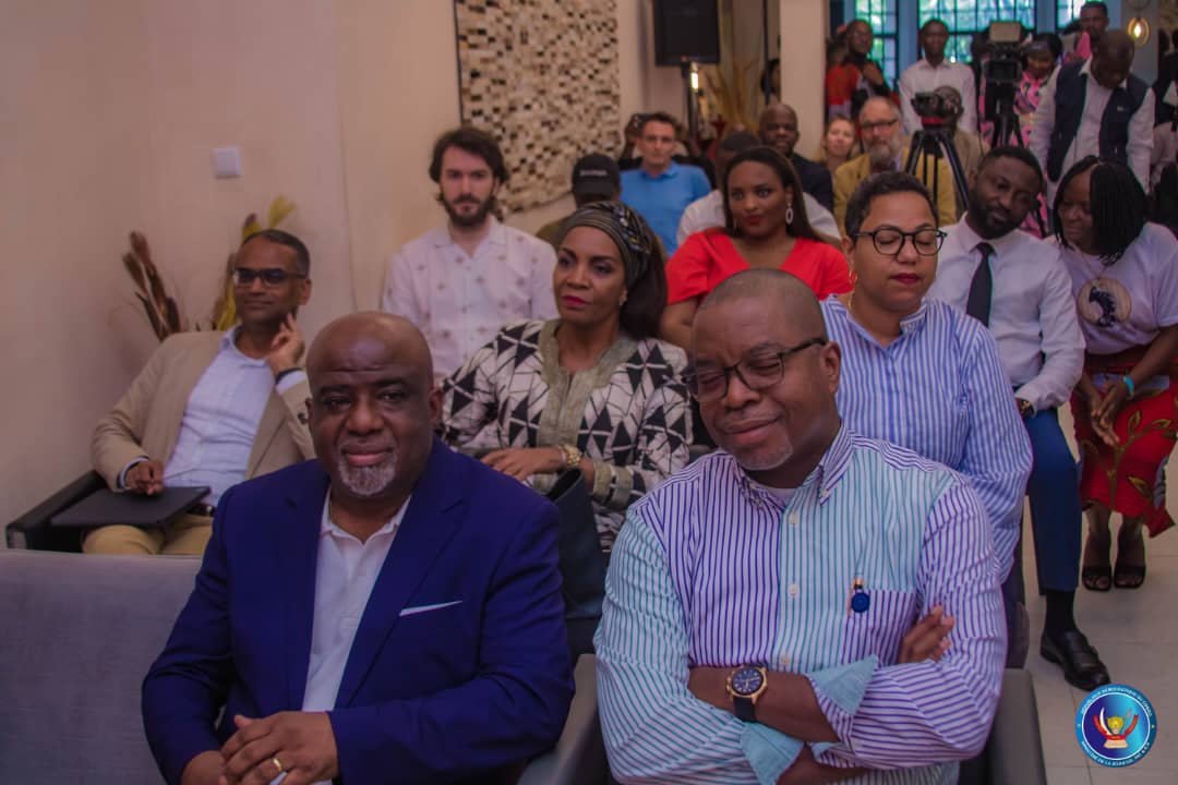 jeunesseEP_RDC's tweet image. #Jeunesse_RDC. "Nous encourageons et soutenons les jeunes entrepreneurs pour accroître la part de marché des congolais dans le secteur des PME." le ministre @BunkuluYves lors du lancement officiel du programme "un chariot, un boulot"  organisé par @CafeKinoise

#CellCom