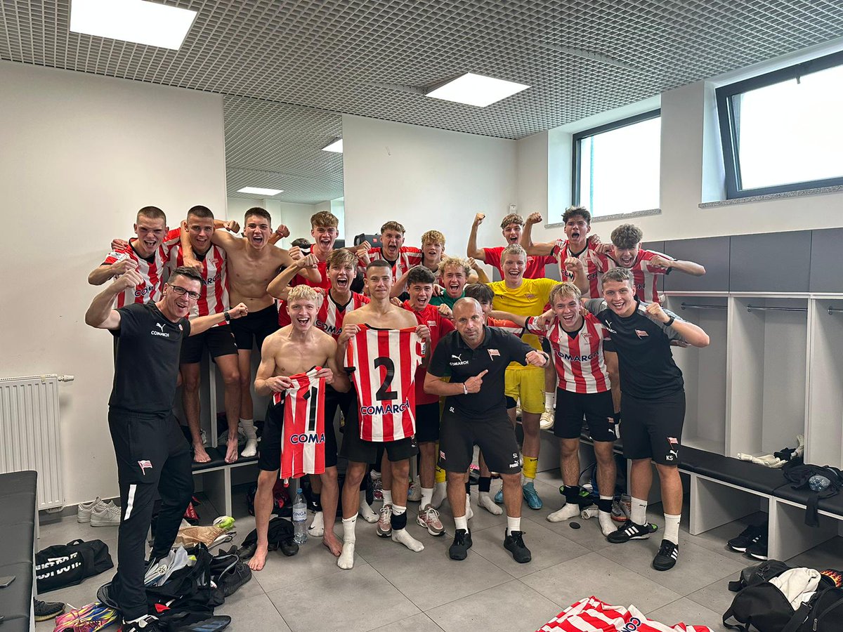 AkademiaKSC's tweet photo. 𝑻𝒂𝒌𝒊𝒆 𝒐𝒃𝒓𝒂𝒛𝒌𝒊 𝒍𝒖𝒃𝒊𝒎𝒚 𝒏𝒂𝒋𝒃𝒂𝒓𝒅𝒛𝒊𝒆𝒋 ♥️

Tak po swoich spotkaniach cieszyli się juniorzy młodsi (2:1 z Sandecją Nowy Sącz) i trampkarze starsi (5:1 z Koroną Kielce)

⚪️🔴⚪️🔴 https://t.co/J9ix9UFckd