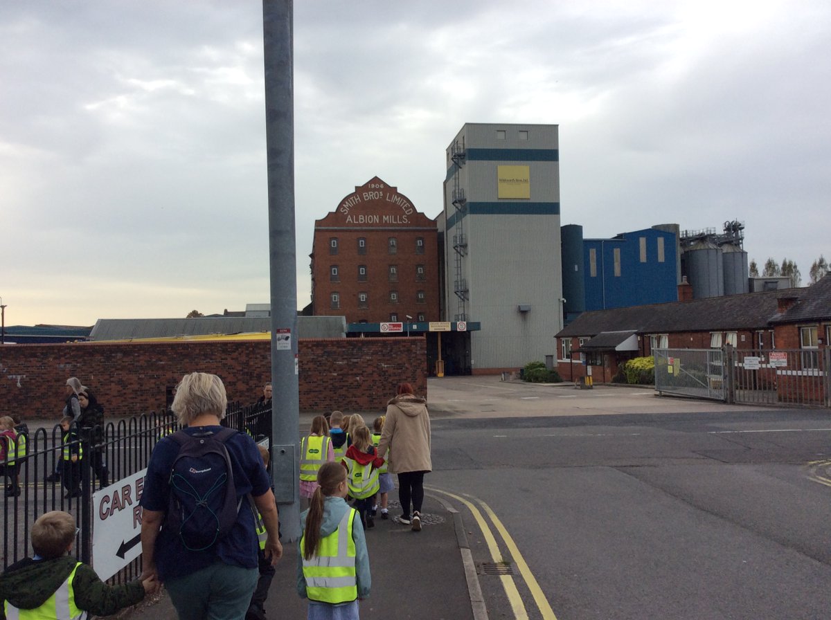 SirEdHillaryPri's tweet photo. Y1 WalkaboutWorksop From the top of the hill we can see the Train Station. Under the Railway to the Flour Mill. Then to the Ranch to see ducks. https://t.co/Lbuap0GMX7