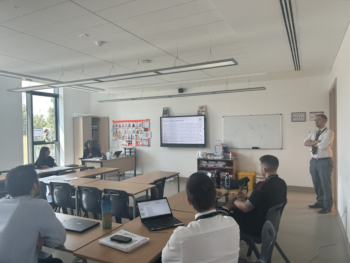 CPD afternoon, led by secondary staff, focussed on our secondary strategic focus, ARR. Looking at all sorts of cool things - the impact of standardisation, how to generate accurate predictions, the impact of assessing knowledge and skills to name a few! #TheEnglishCollege