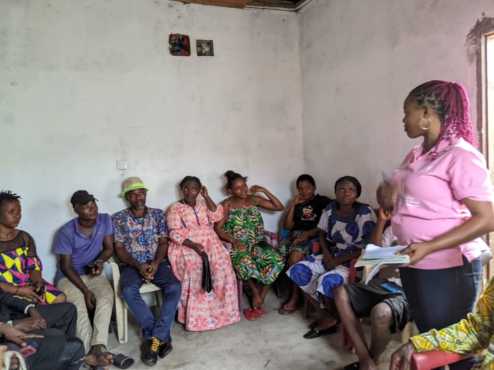 ActionGender's tweet photo. Engaging in a dialogue with community members and leaders of Nkongsamba and Bonalea on the need to promote women's SRHR and their role in encouraging the acceptance of women's #SRHR in the community. @amplifyfund @reachoutdev1 @MenengageC https://t.co/Rn9IagBCII