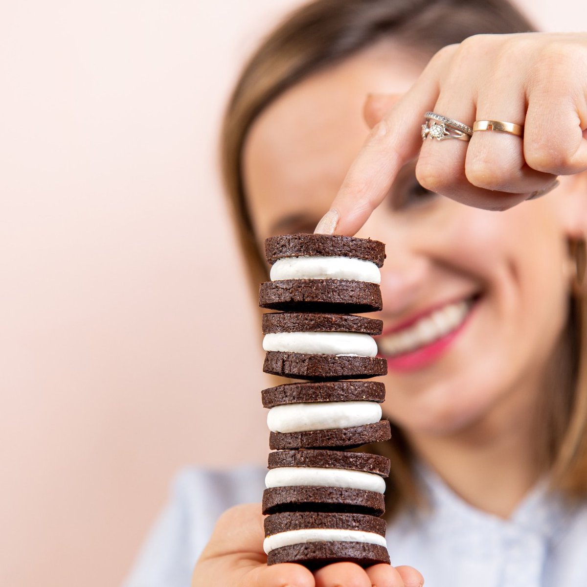 SpatuleProd's tweet image. RDV EN LIBRAIRIE ! 📚

On est très heureux (et fiers) de voir nos photos dans les 2 nouveaux livres de Noëmie Honiat : « Cuisine en famille » et « Abracadabra ». @HachetteLivre  

#livre #edition #cuisine