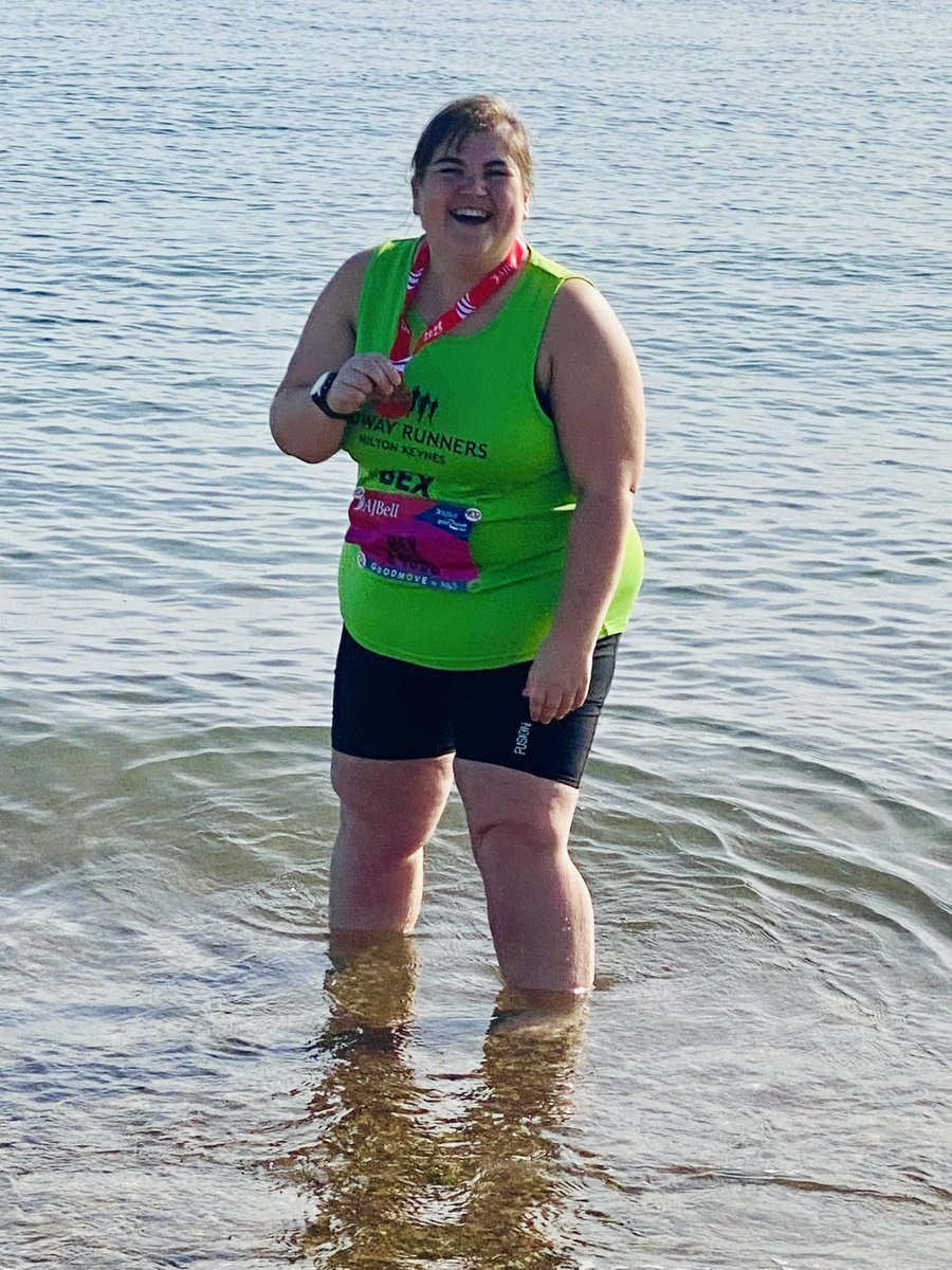 Bex_Runs's tweet photo. @Great_Run @LifeatAJBell .@Great_Run .@LifeatAJBell A little post run dip ๐คฃ #feelgoodrunning #greatsouthrun #medalmonday https://t.co/q7OV4TeRMD