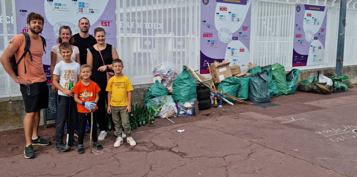 4ème et dernière étape du @1PieceOfRubbish tour avec @NRJhitmusiconly sur l'île du Ramier entre stade du #SATUC et Stadium + ramassage sur la Garonne par le Pôle France @FF_CanoeKayak #CanoëKayak. 

Plus de 200kg ramassés sur 600m  seulement.