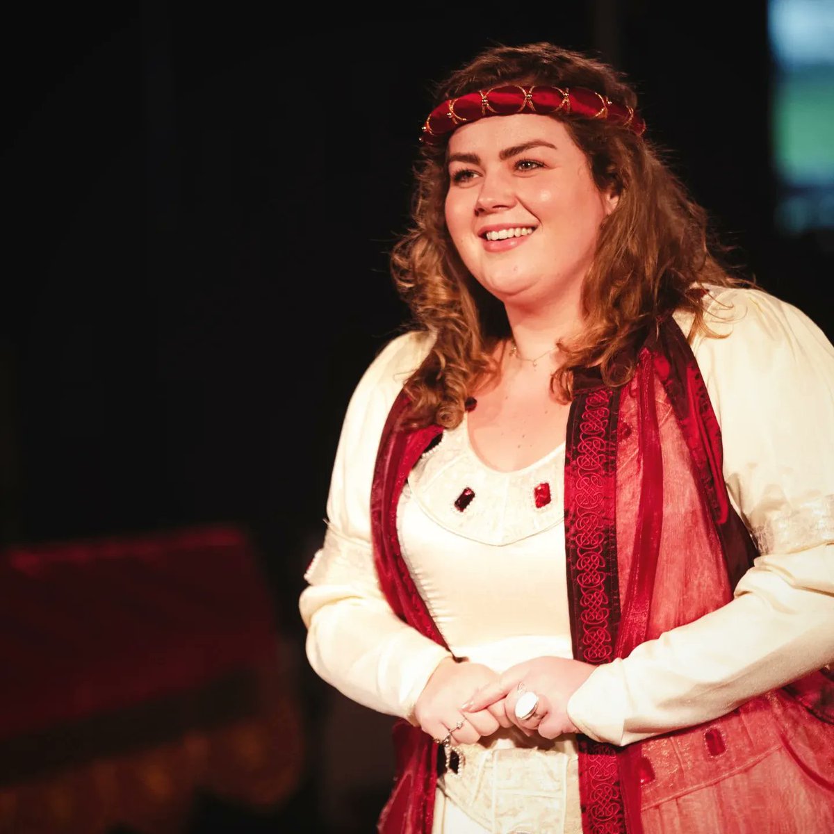 'Da ni lawr i wythnos ola'r daith! 

Dewch i'n gweld ni yng Nghaerfyrddin, Merthyr Tudful, Llanfair Caereinion neu Llanrwst! 

//

We're down to the last week of out tour!

Come and see us in Caerfyrddin, Merthyr Tydfil, Llanfair Caerneinion or Llanrwst!

🎶☺️🎶