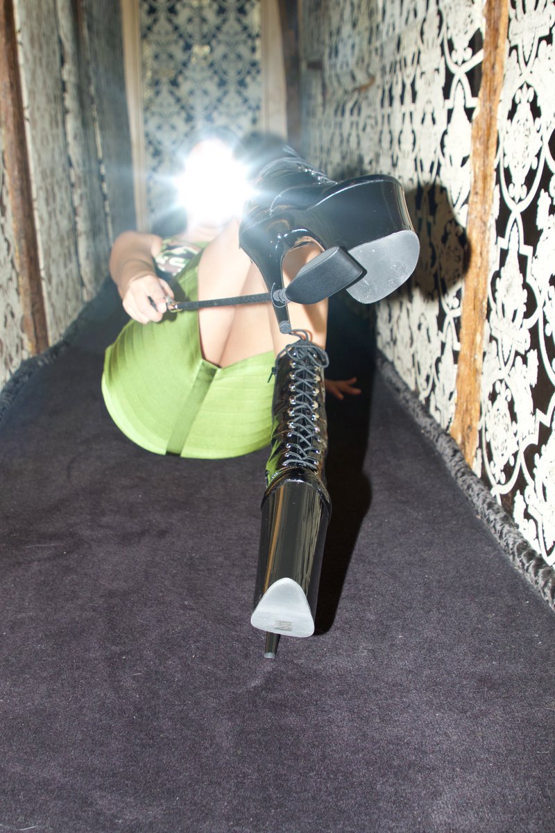Ms_Annihilator's tweet photo. Good morning!
You know what your job is, I don't have to say a word.
#GoddessAnnihilator #AnnihilateMe #BootFetish #HampshireDomme #IndianMistress #Fetish https://t.co/RO4mzNAqpQ