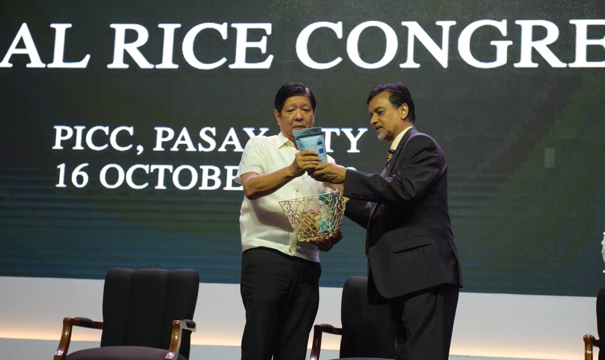irri's tweet photo. To help curb the global rise in diabetes cases, @irri presented the latest on low and ultra-low GI rice, a potential game-changer for healthier rice w/ maintained quality &amp; yield, to President Ferdinand Marcos, Jr. at the #IRC2023. 🌾🇵🇭

Read: https://t.co/Xj8lljZHBb
#GeneToGlobe https://t.co/YzI0UETOGh