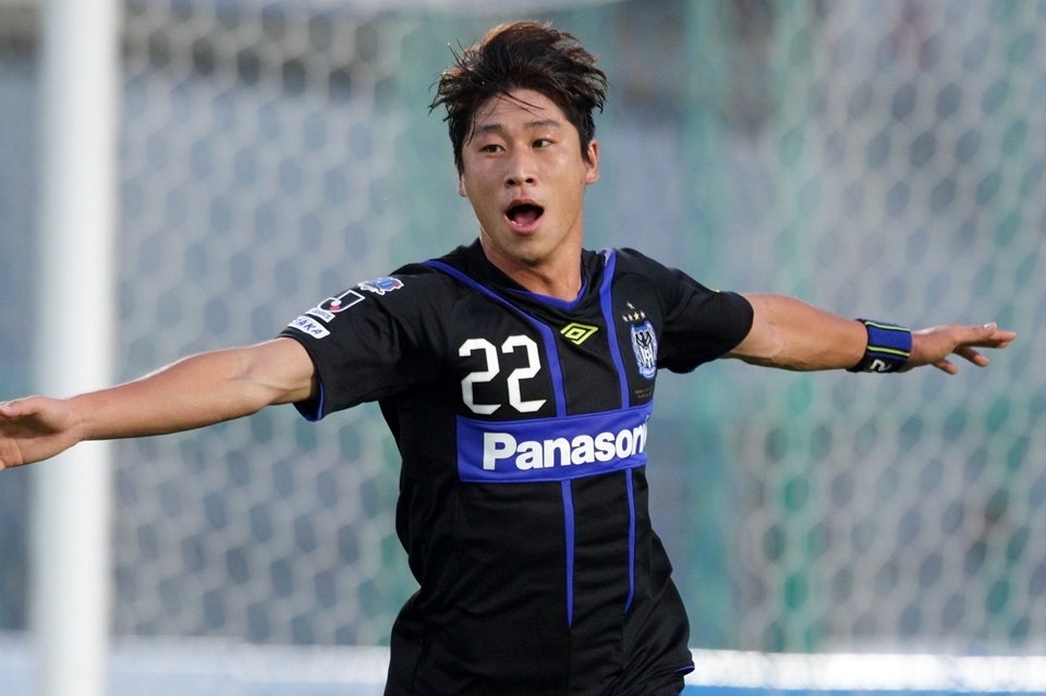 GAMBA_OFFICIAL's tweet photo. 2010.7～2011シーズンに所属していたイ グノ選手（大邱FC所属）が本日、現役引退を発表されました。
強靭なフィジカルと豊富な運動量を武器に、2011シーズンは15得点を決めてリーグ戦の3位に大きく貢献👍
クラブチームだけでなく、韓国代表においても長年活躍。20年間の現役生活お疲れさまでした👏👏
감사합니다 이근호 !!

リリースはコチラ▶️
https://t.co/rBZ5WNcvB0

#ガンバ大阪 #GAMBAOSAKA
