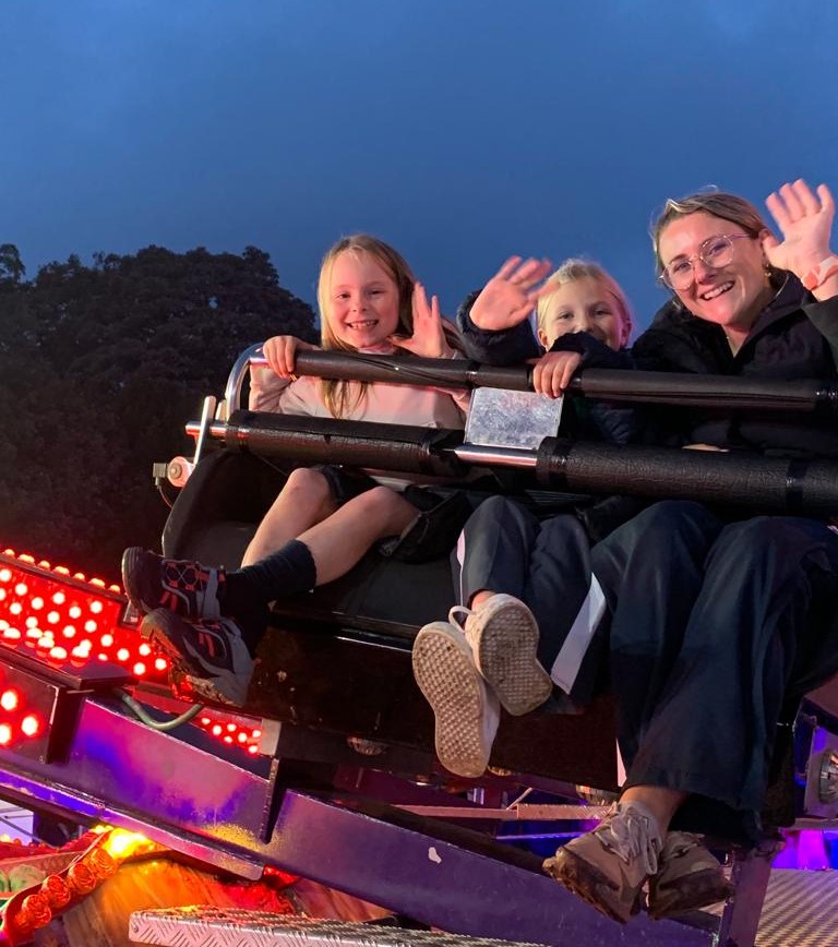 Mount_Kelly's tweet photo. Fun at Goose Fair, autumn walks, tennis, trampolines and a VR session.... a busy week for Tavy House boarders! #mountkellyprepboarding #mountkellyboarding #prepboarding
#boardingschool #boardingschoollife #goosefair https://t.co/dE1ImVVySW
