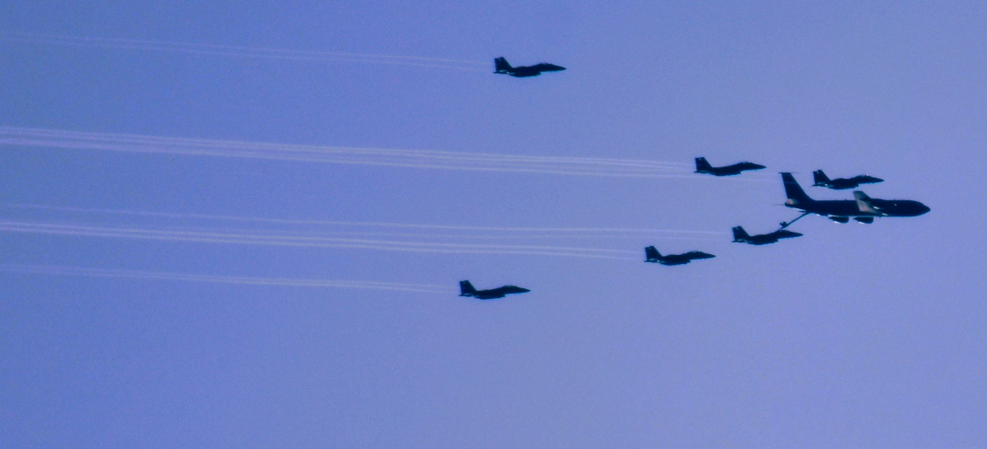 Wondered what to put on the page this morning, then spotted this wonderful sight...Six F15Es from the 48FW from Lakenheath +One Boeing KC135 from the 100ARW Mildenhall, made my mind up. Shot around 07.22am today...🇺🇸🇺🇦🇬🇧🎇😇👍