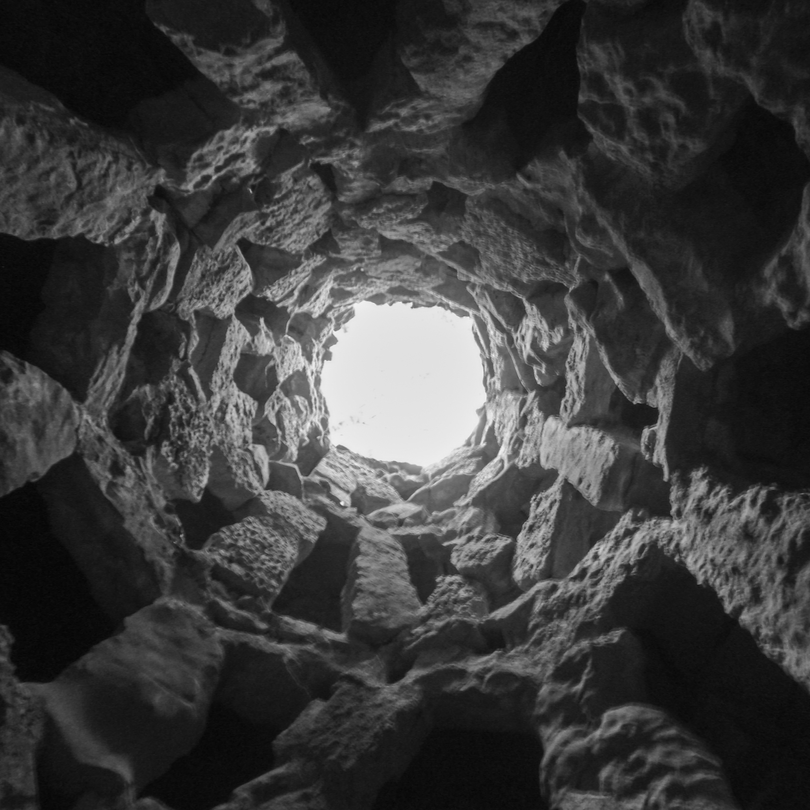 Flygia360's tweet photo. Trapped in the well 📸
.
.
. 
#Flygia360 #photography #travelphotography #photooftheday #picoftheday #actioncam #actioncamera #SJCAM #EyeEM #beauty #Portugal #Sintra #QuintaDaRegaleira #blackandwhite #light #hidden #well https://t.co/DwjDdDGeUE