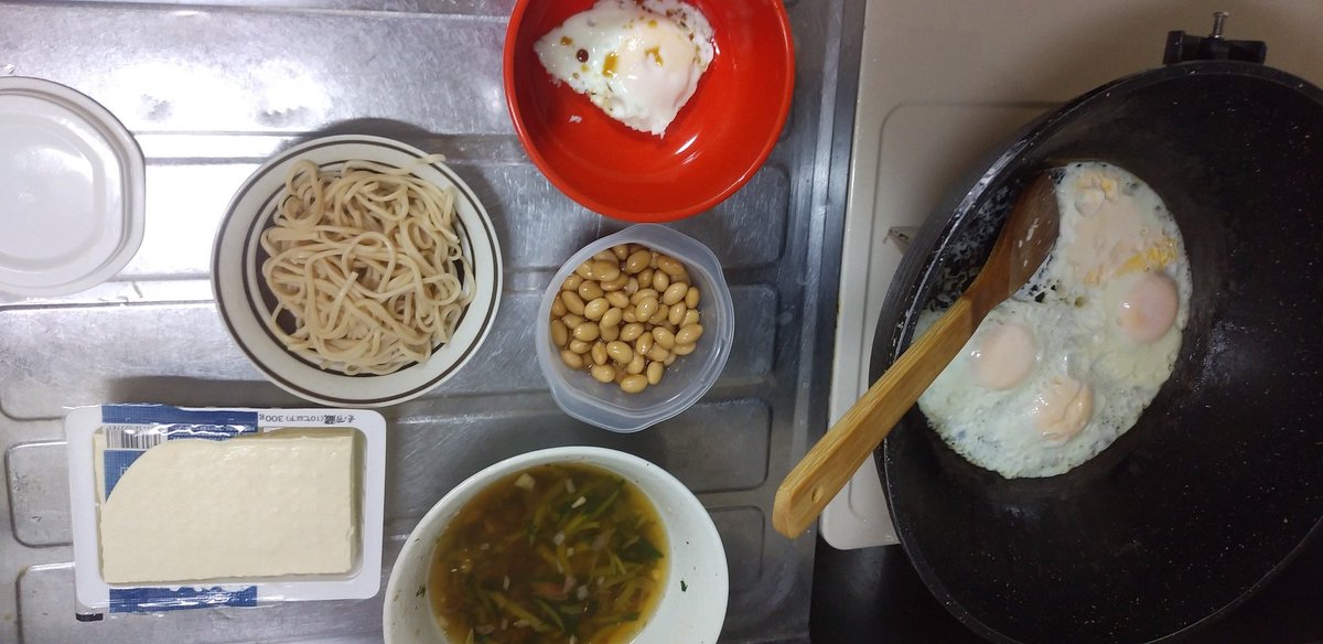 clover43204026's tweet photo. 昨日63.7㎏　今日64.2㎏
500g増量

朝　　目玉焼き、大豆の醤油煮、麺の残り、冷や奴

昼　オートミール雑炊、納豆

夜　白菜とイカと豚肉の中華煮、野菜ジュース、サラダ

#産後ダイエット https://t.co/3zvM2Wk5me